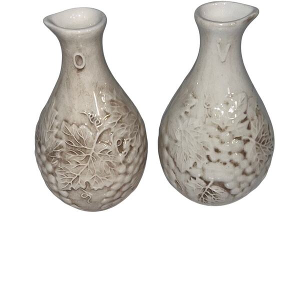 Harry & David 5.5 in oil & vinegar cruets made in Portugal grapevine design - Picture 1 of 5